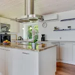 Vakantiehuis Gorgeous In With Kitchen