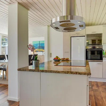 Gorgeous In With Kitchen Feriehus