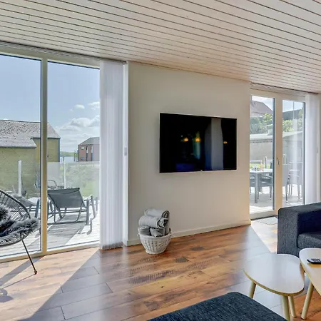 Gorgeous In With Kitchen Holiday home *